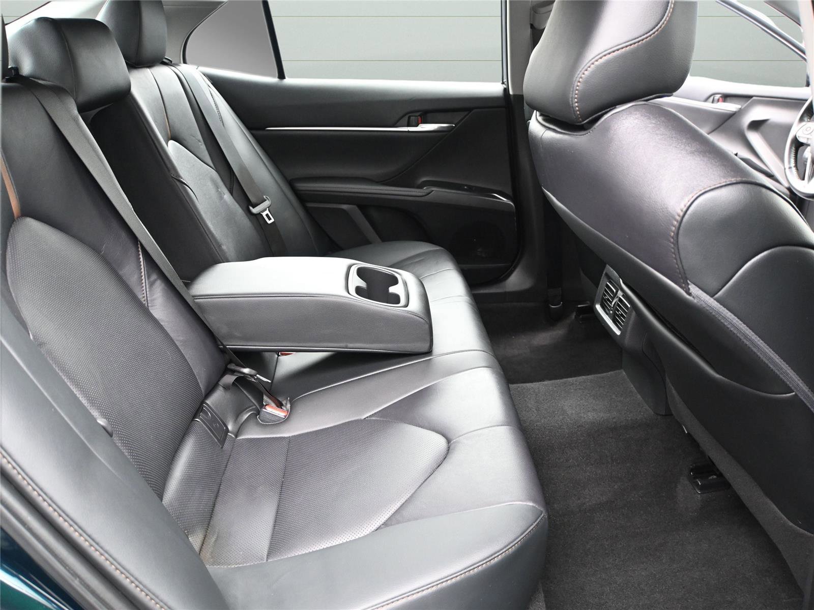 Used 2020 Toyota Camry XLE image 18