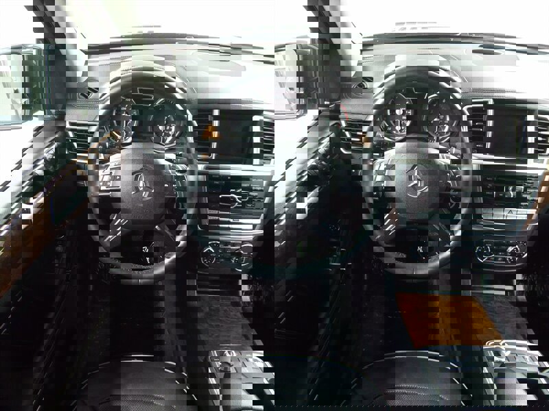 Used 2014 Mercedes-Benz GL 550 GL 550 4MATIC w/ Driver Assistance Package image 8