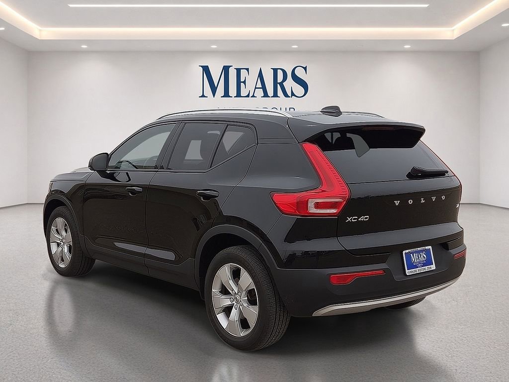 Used 2021 Volvo XC40 T4 Momentum FWD image 4