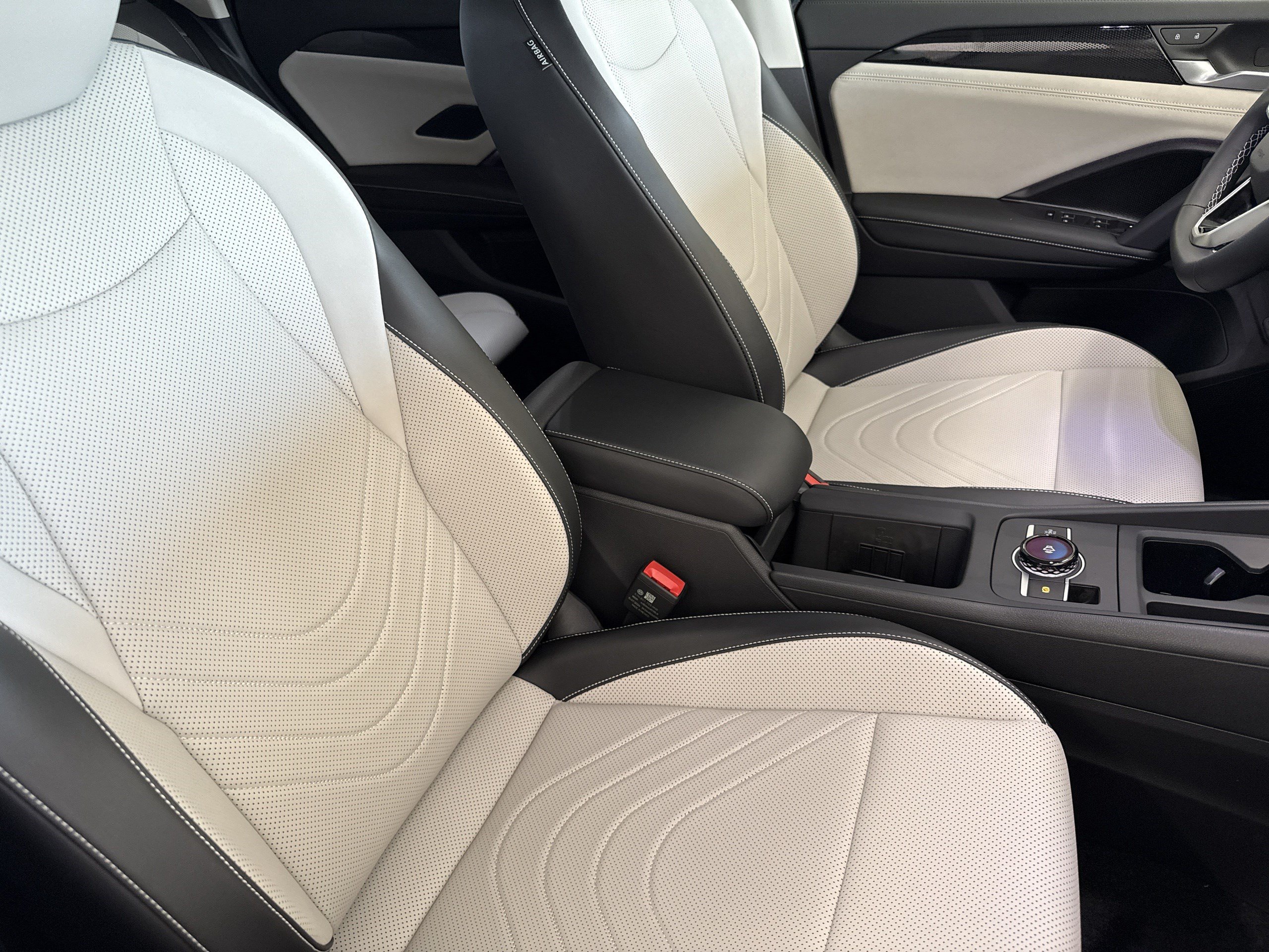 New 2026 Volkswagen Tiguan SE FWD image 28