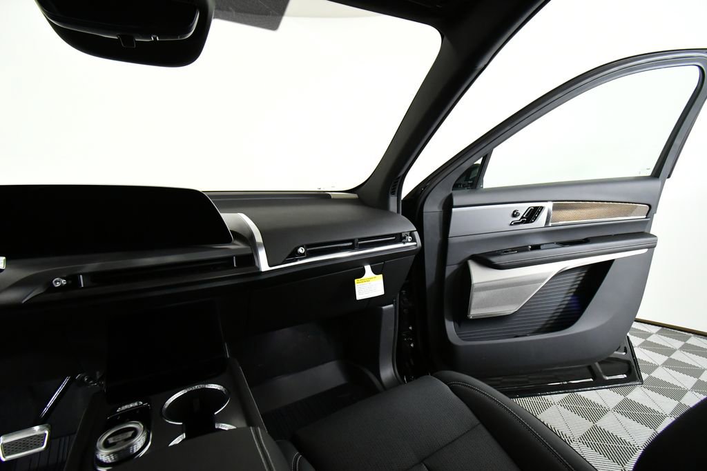 New 2026 Cadillac Vistiq Sport w/ LPO, Floor Liner Package AWD/4WD image 13