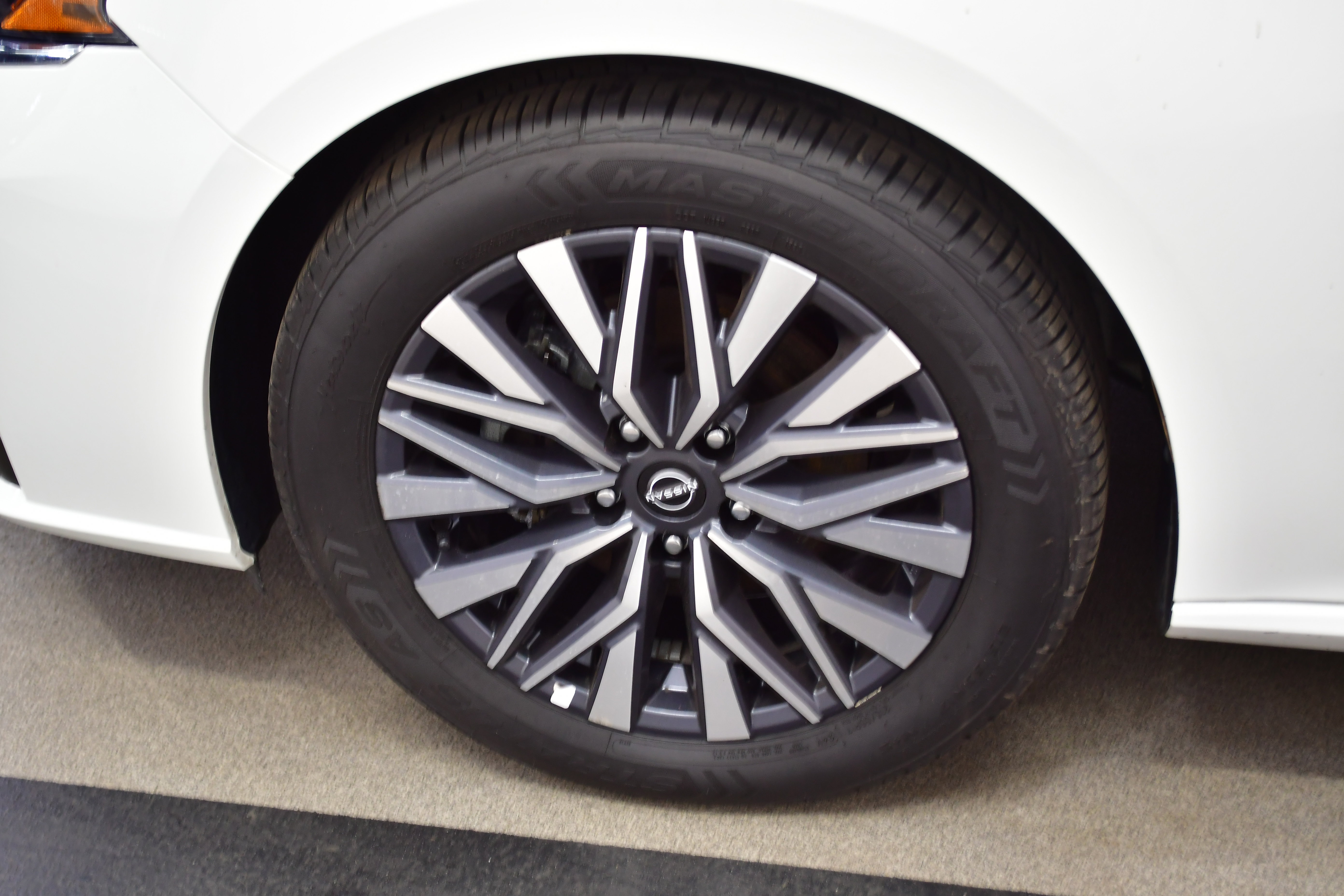 Used 2025 Nissan Altima 2.5 SV image 31