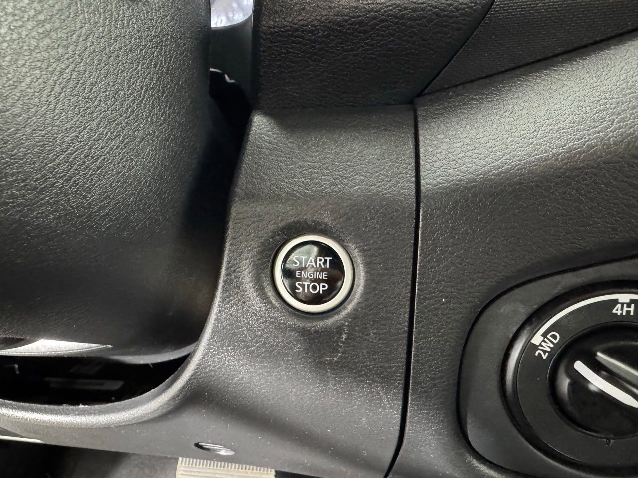 Used 2024 Nissan Frontier SV AWD/4WD image 19