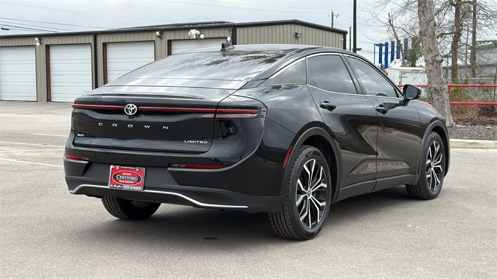 Used 2023 Toyota Crown Limited image 6