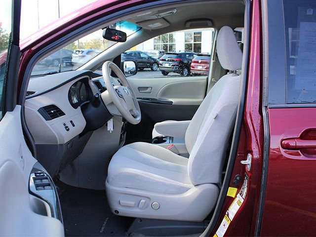 Used 2012 Toyota Sienna LE w/ Towing Pkg AWD/4WD image 11