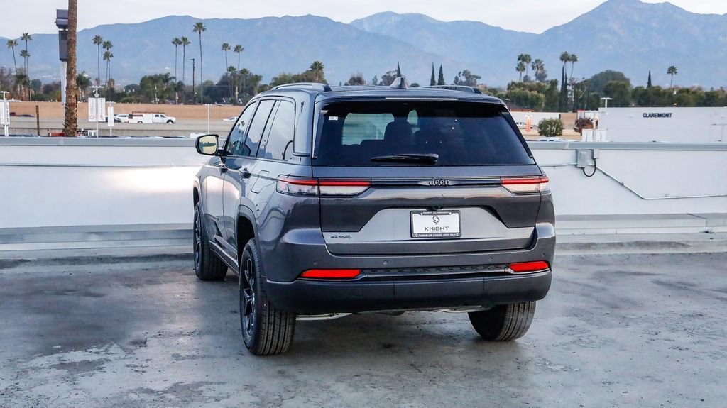 New 2025 Jeep Grand Cherokee Altitude image 7