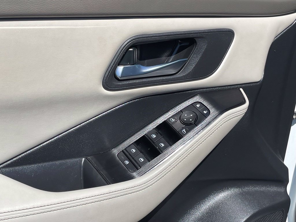 Certified 2025 Nissan Rogue SV AWD/4WD image 20