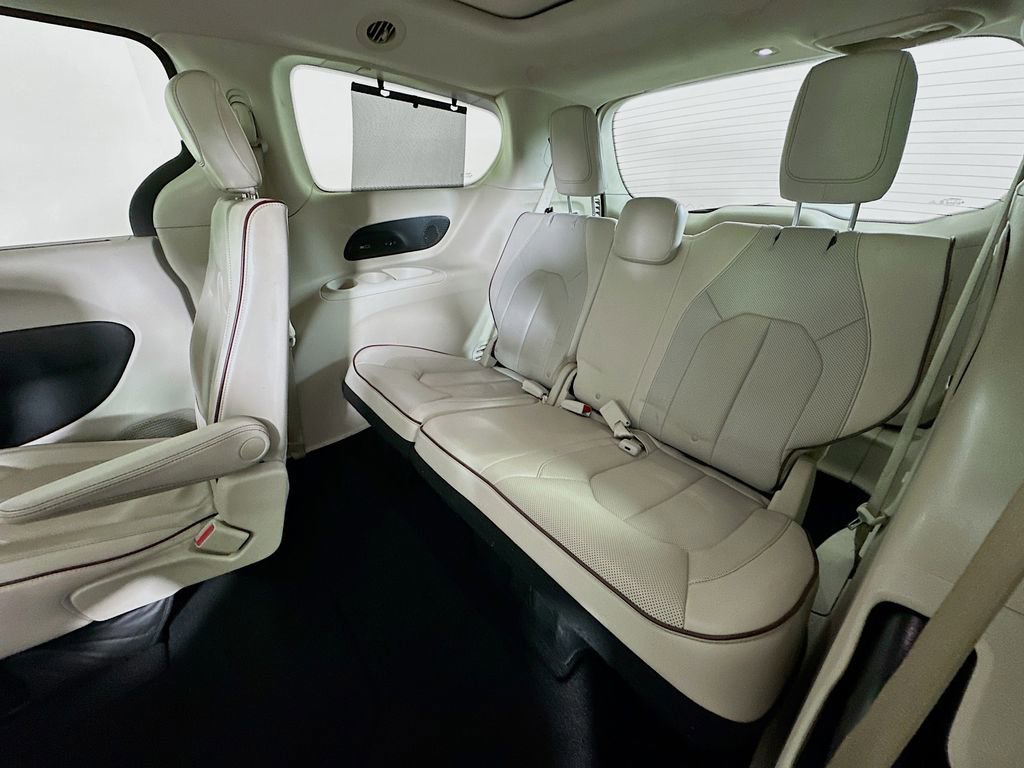 Used 2017 Chrysler Pacifica Limited w/ UConnect Theater Package FWD image 28