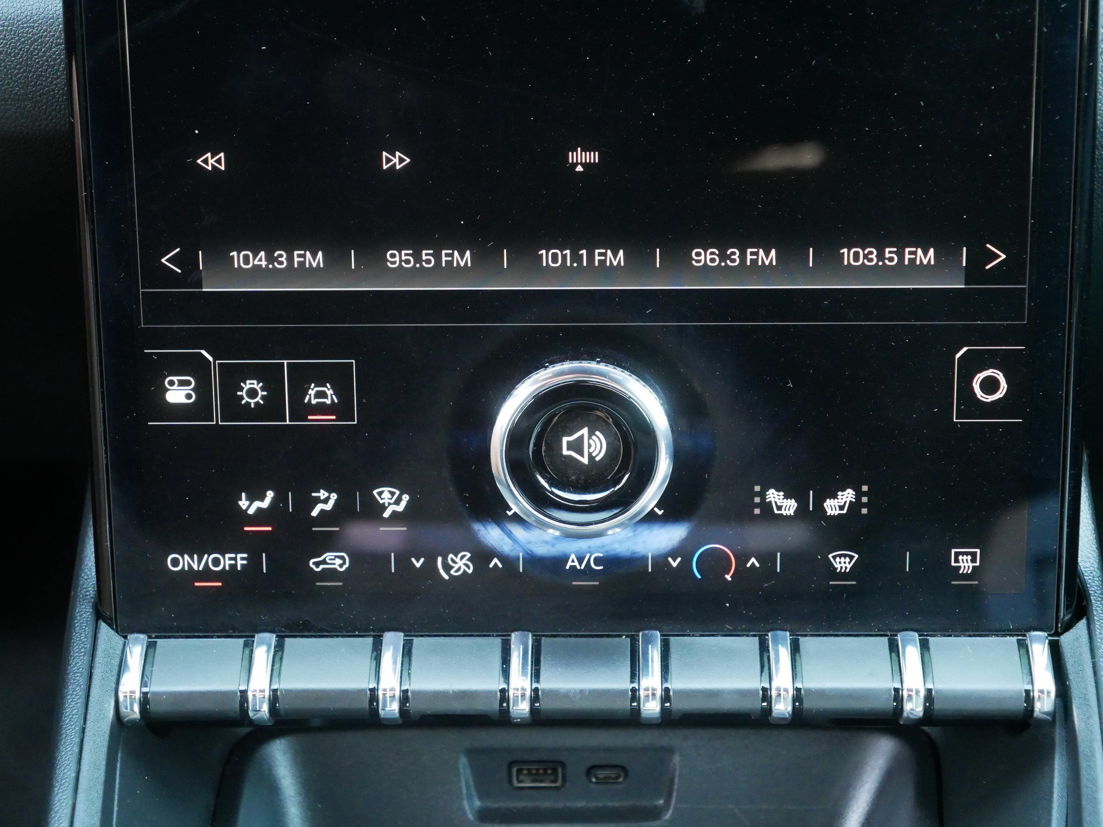 Used 2025 GMC Terrain Elevation AWD/4WD image 23