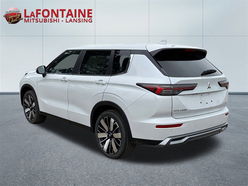 New 2025 Mitsubishi Outlander SE image 5