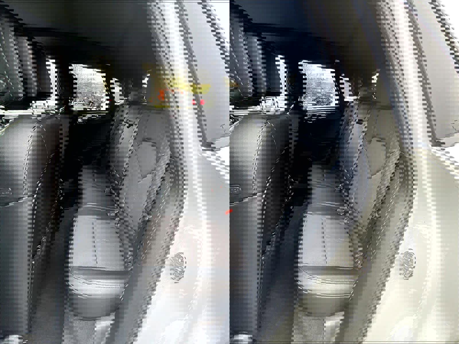 Used 2023 Porsche Macan Turbo image 15