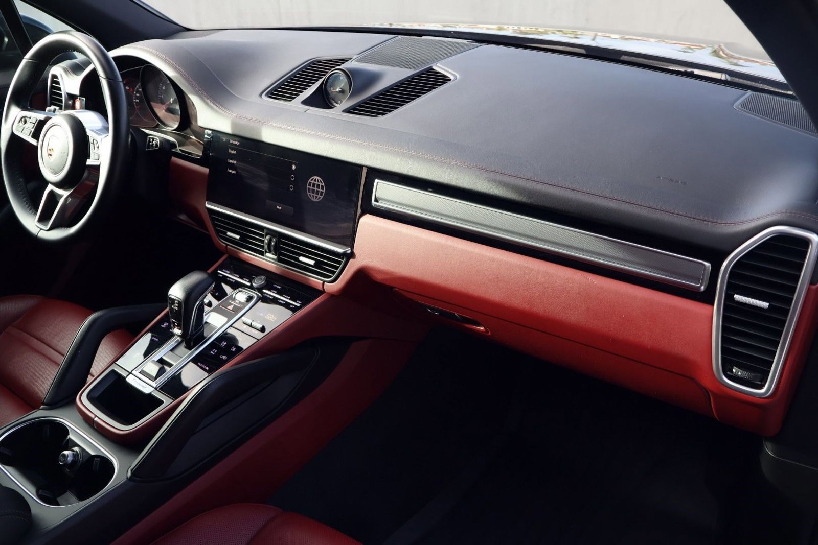 Certified 2023 Porsche Cayenne Platinum Edition image 23