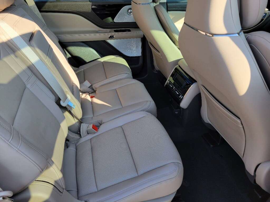 Used 2023 Lincoln Aviator Reserve w/ Equipment Group 201A AWD/4WD image 22