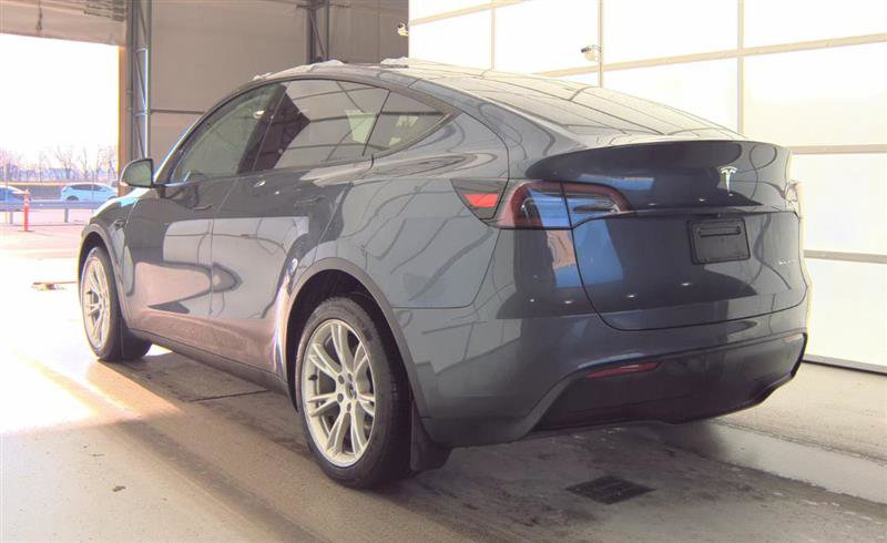 Used 2023 Tesla Model Y AWD image 9