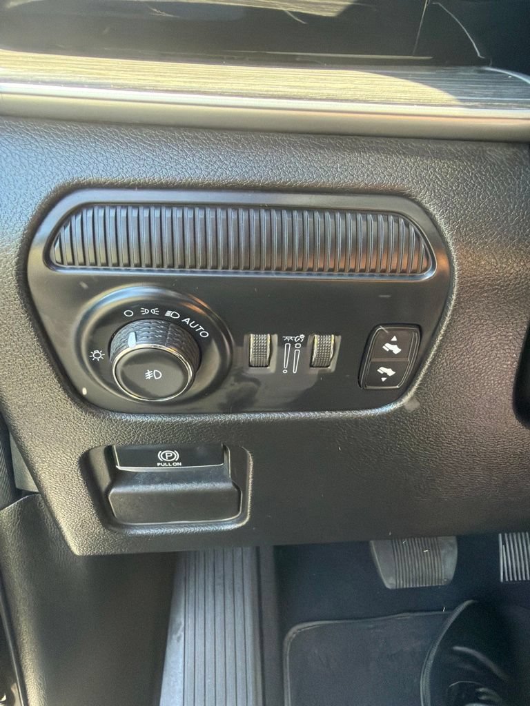 Used 2022 Jeep Wagoneer Series II w/ Premium Group I AWD/4WD image 32