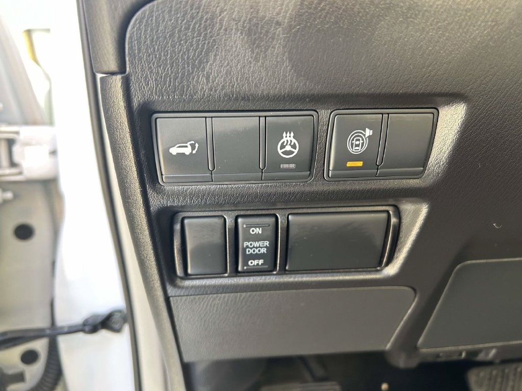 Used 2022 Nissan Armada Platinum w/ Captain's Chairs Package RWD image 19