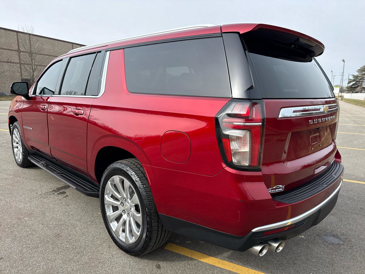 Used 2021 Chevrolet Suburban Premier w/ Premium Package image 7