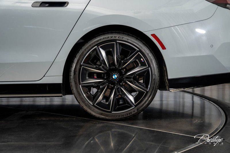 Used 2023 BMW 740i w/ Parking Assistance Package image 12