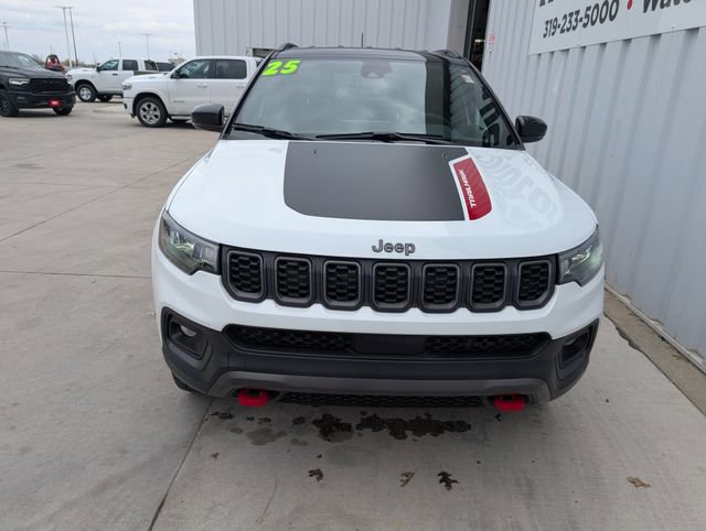 Used 2025 Jeep Compass Trailhawk AWD/4WD image 36