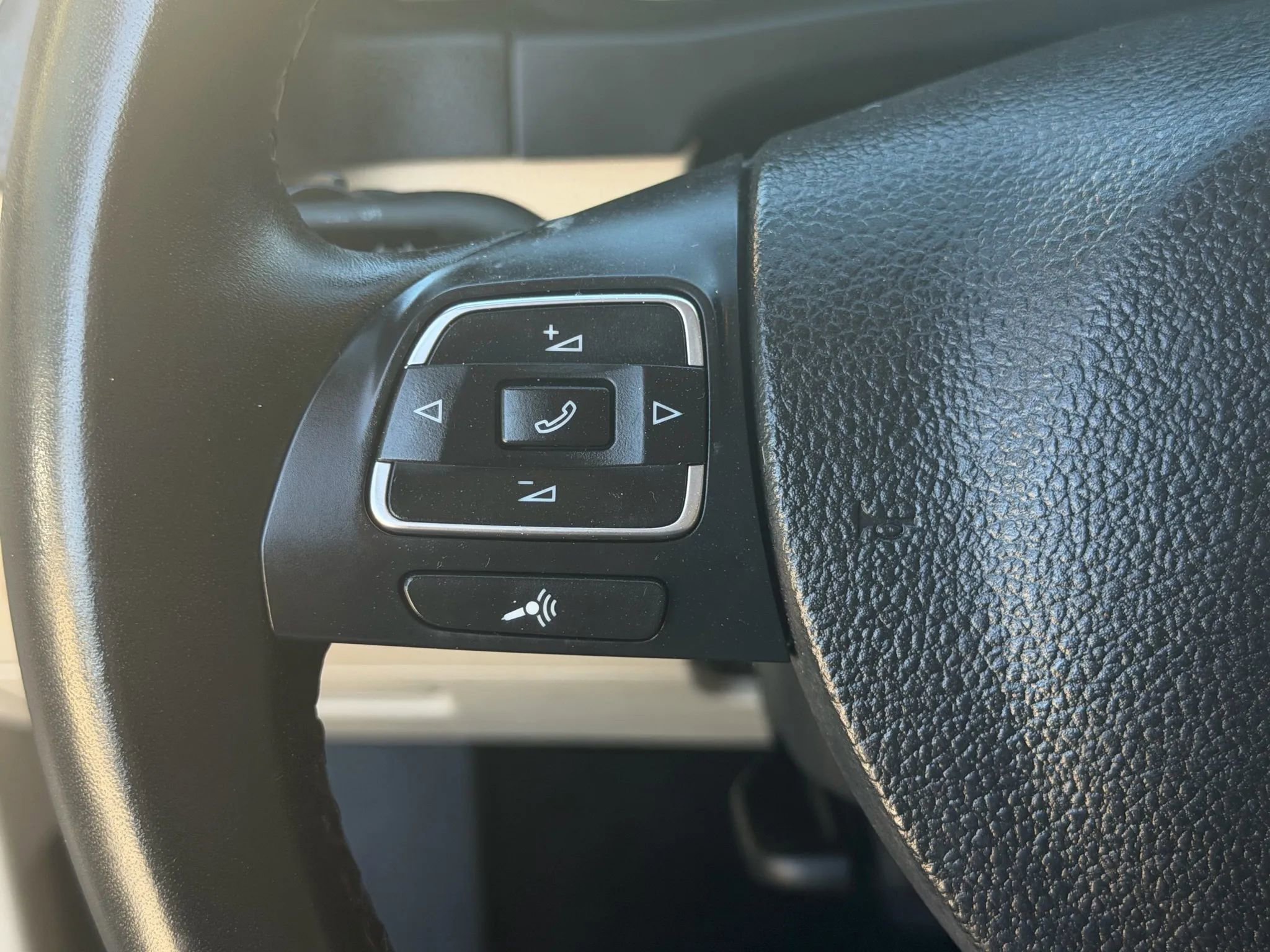 Used 2016 Volkswagen Tiguan S image 16