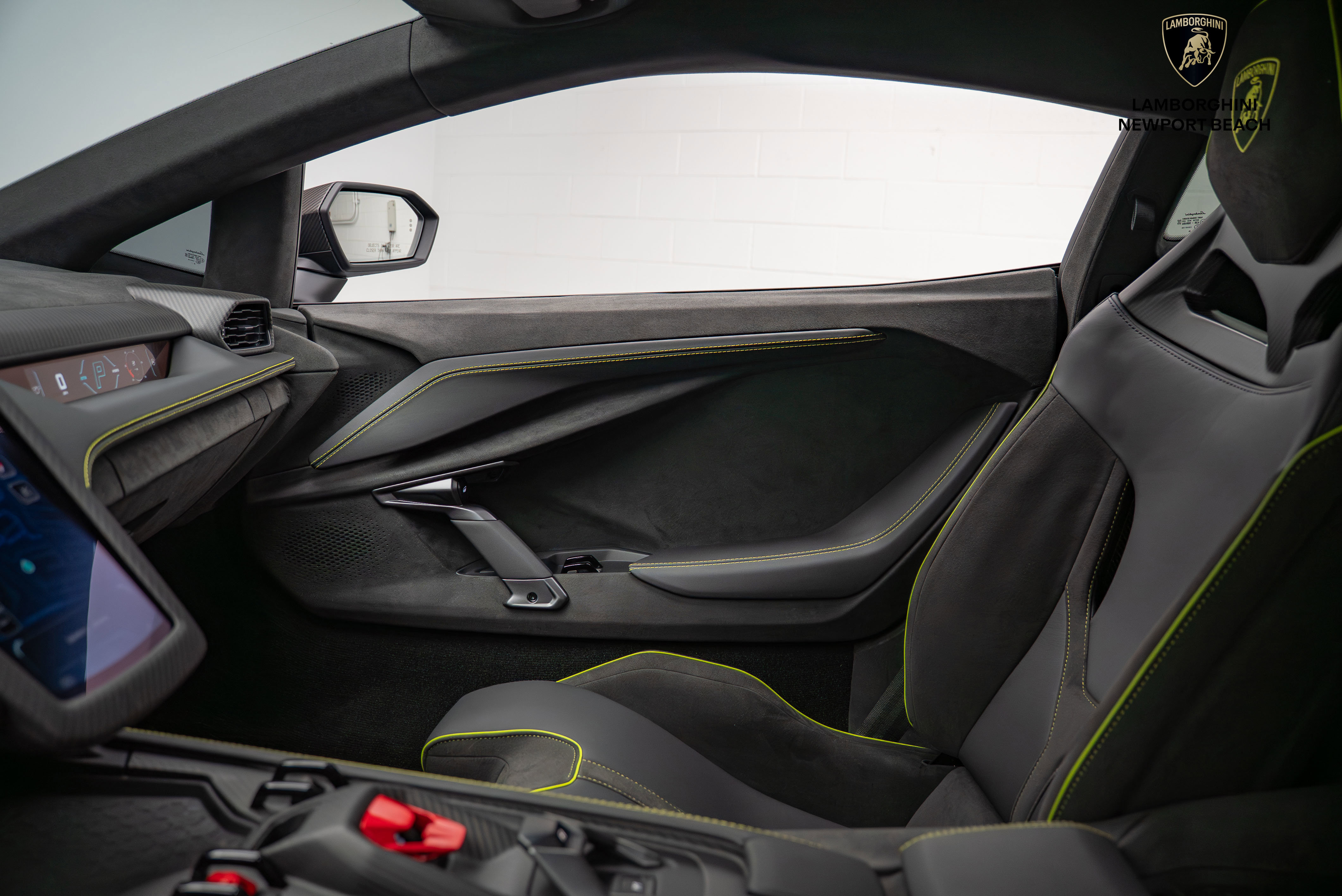 Used 2024 Lamborghini Revuelto image 40