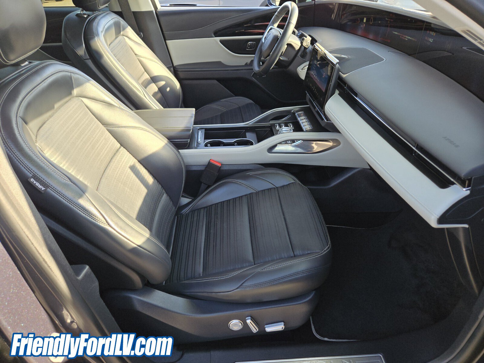 Used 2024 Lincoln Nautilus Reserve w/ Equipment Group 202A AWD/4WD image 19
