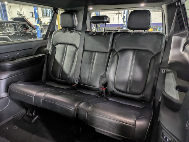 Certified 2024 Jeep Wagoneer L Series II AWD/4WD image 15