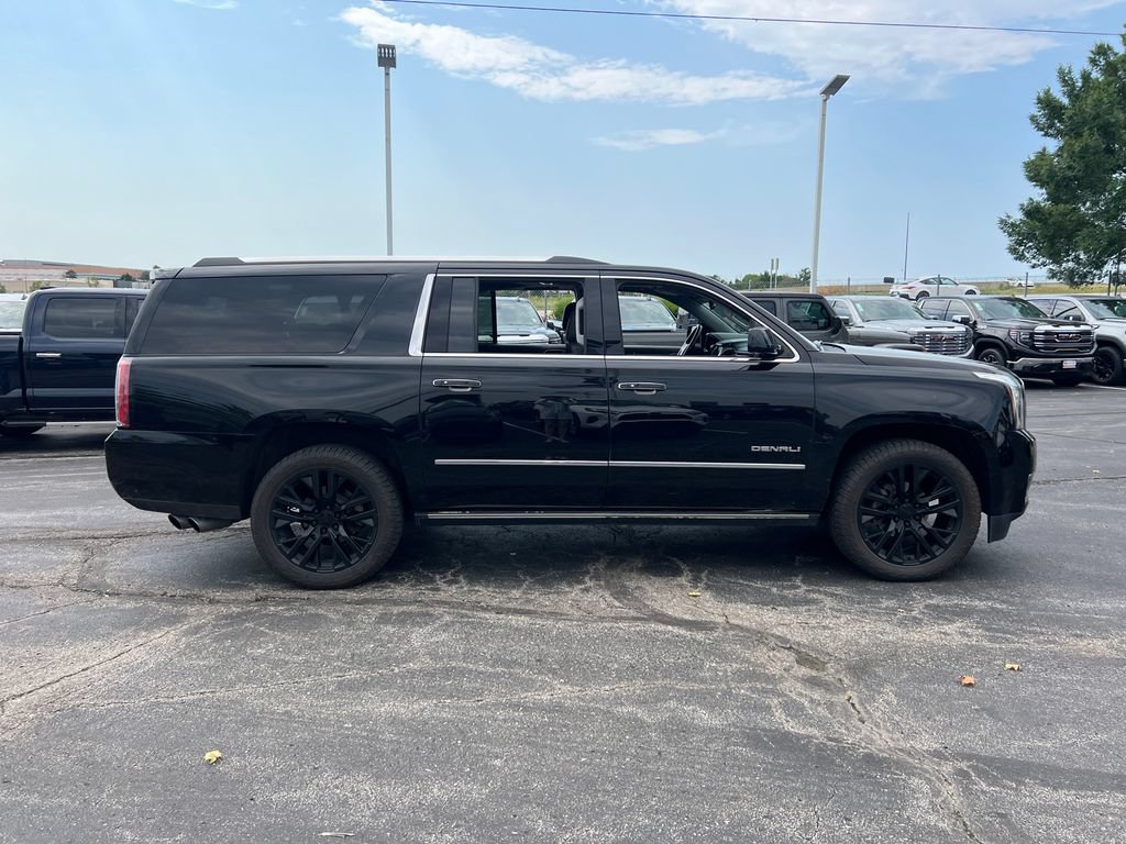 Used 2019 GMC Yukon XL Denali w/ Denali Ultimate Package AWD/4WD image 5