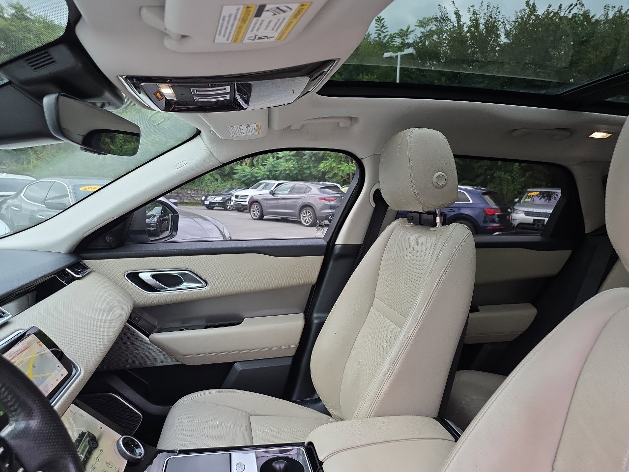 Used 2018 Land Rover Range Rover Velar S image 43