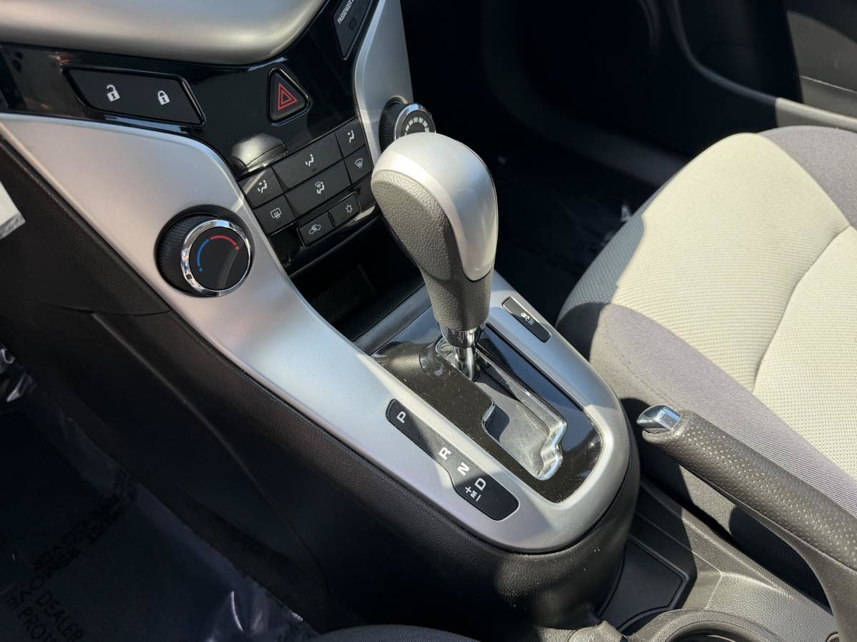 Used 2013 Chevrolet Cruze LS FWD image 12