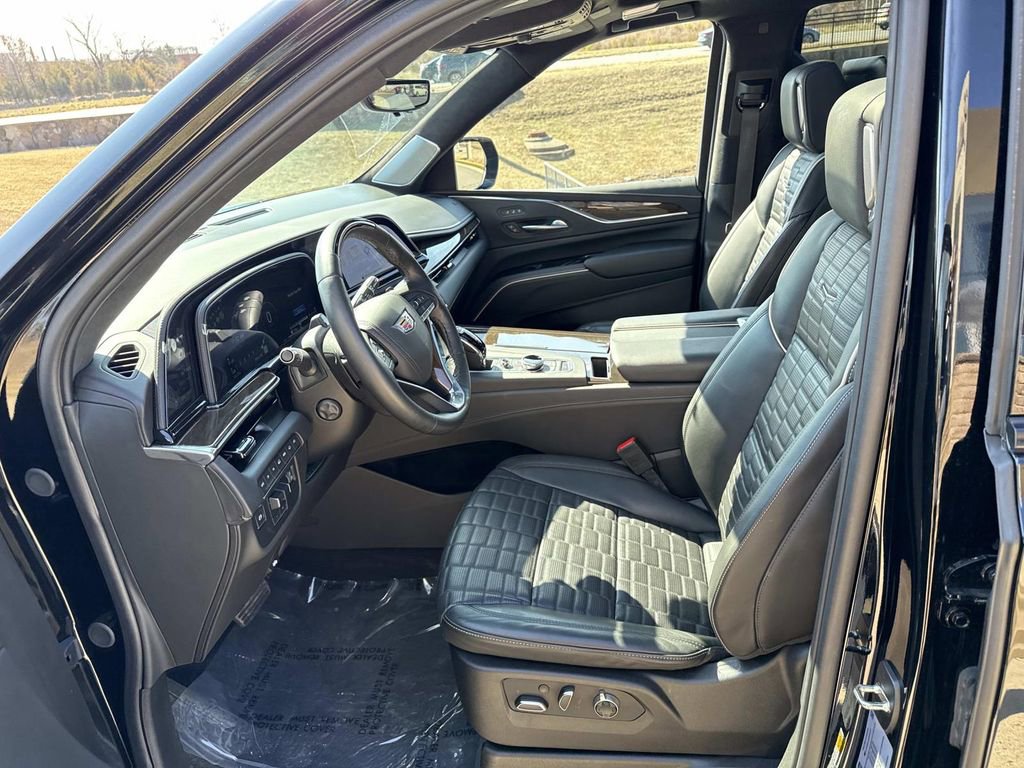 Used 2024 Cadillac Escalade Sport Platinum w/ LPO, ONYX Package image 16