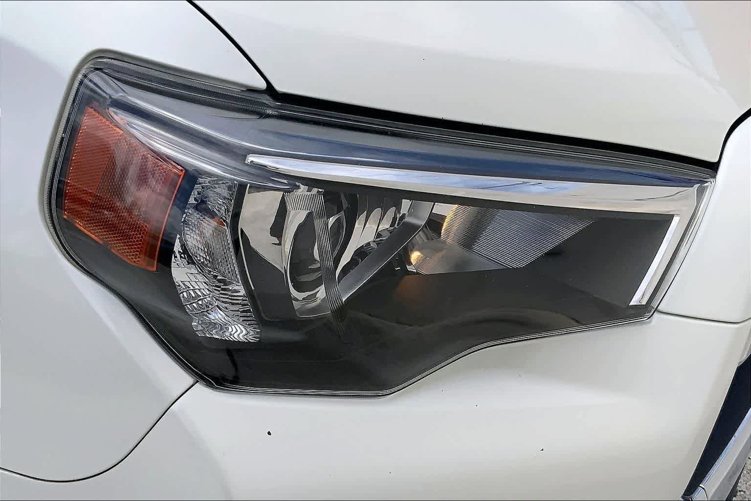 Used 2022 Toyota 4Runner Limited AWD/4WD image 32