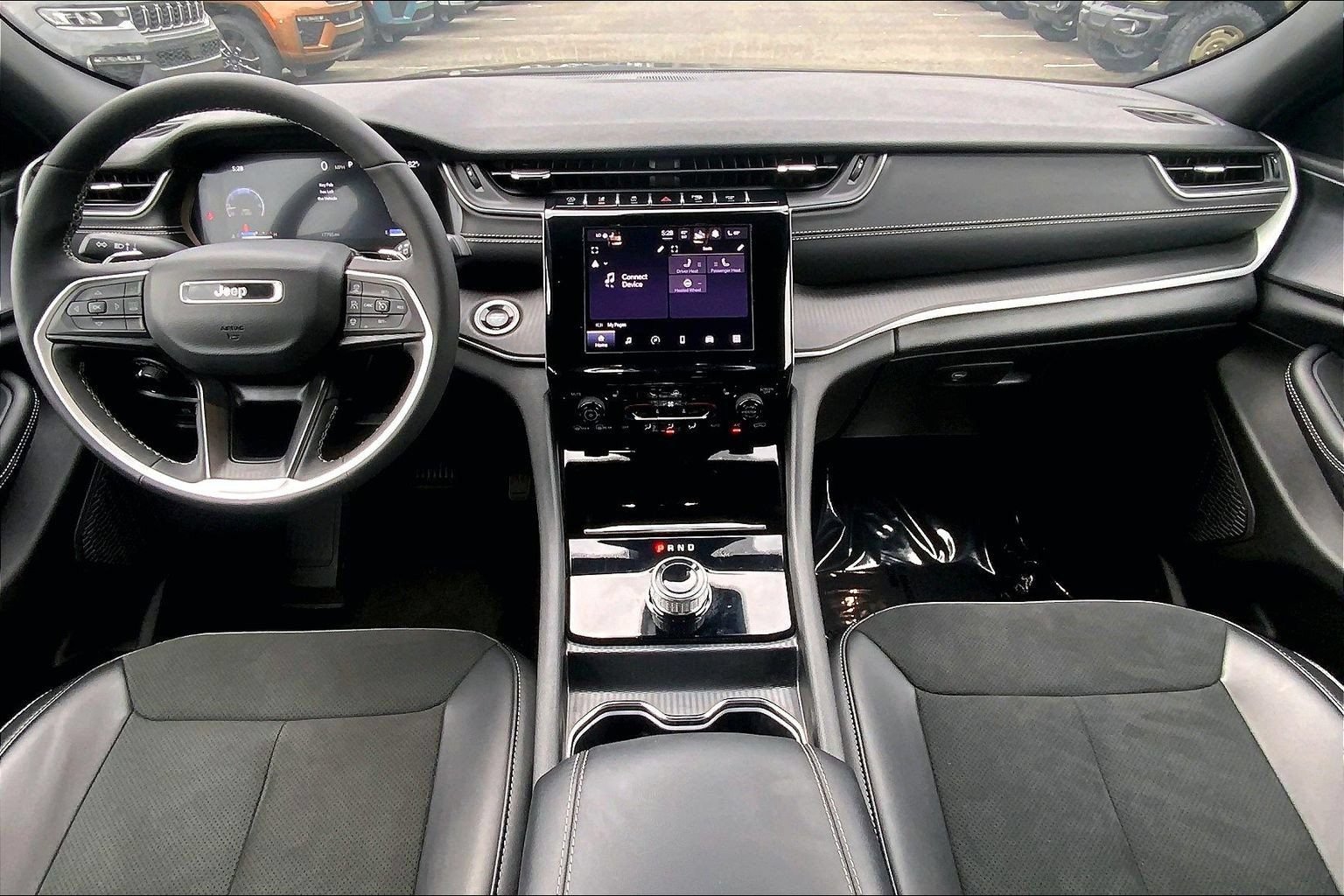 Certified 2025 Jeep Grand Cherokee Altitude AWD/4WD image 14