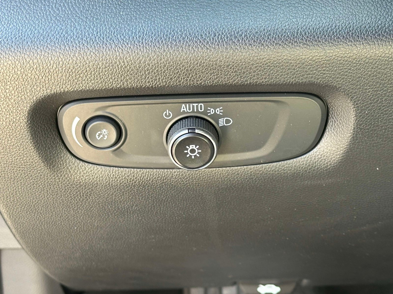 Used 2023 Chevrolet Traverse LT FWD image 19