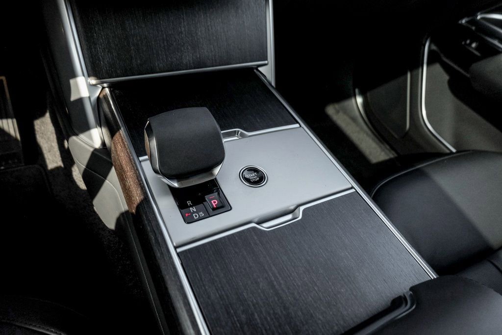 New 2025 Land Rover Range Rover SE image 14