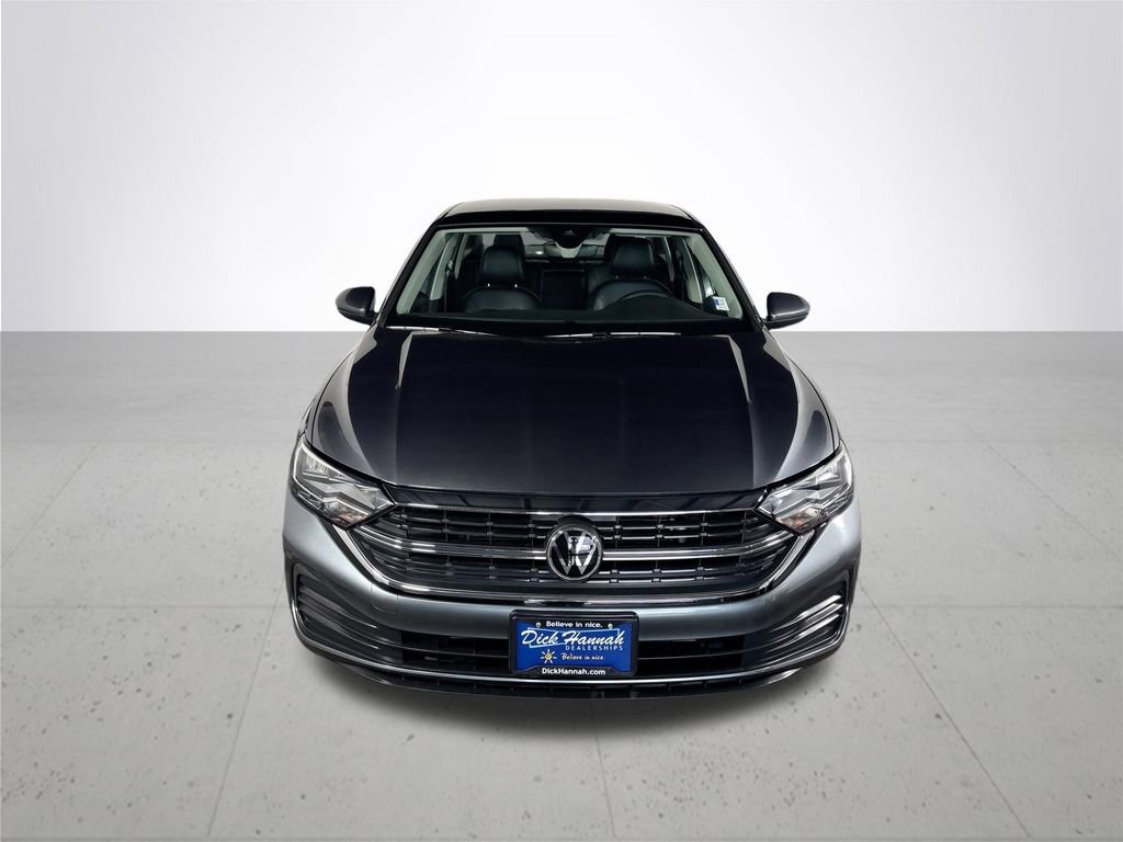 Certified 2022 Volkswagen Jetta SE w/ Panoramic Sunroof Package image 3