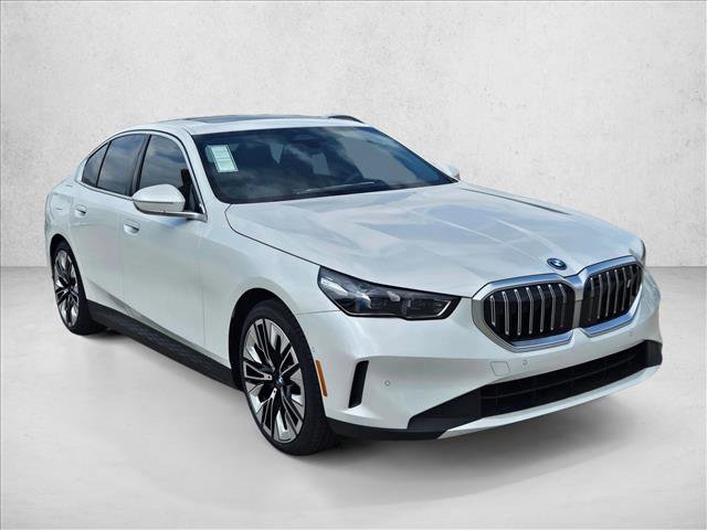 New 2026 BMW i5 eDrive40 w/ Premium Package image 3
