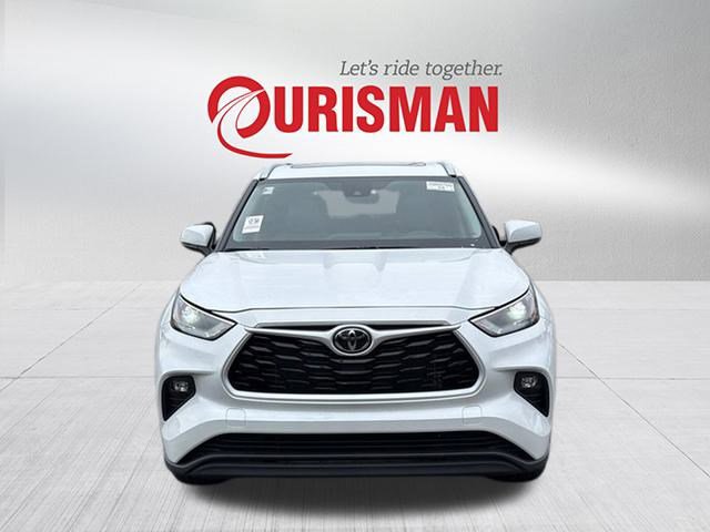 Used 2026 Toyota Highlander XLE image 6