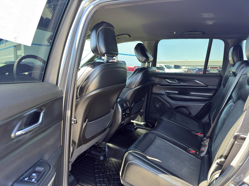 Used 2024 Jeep Grand Cherokee Altitude AWD/4WD image 28