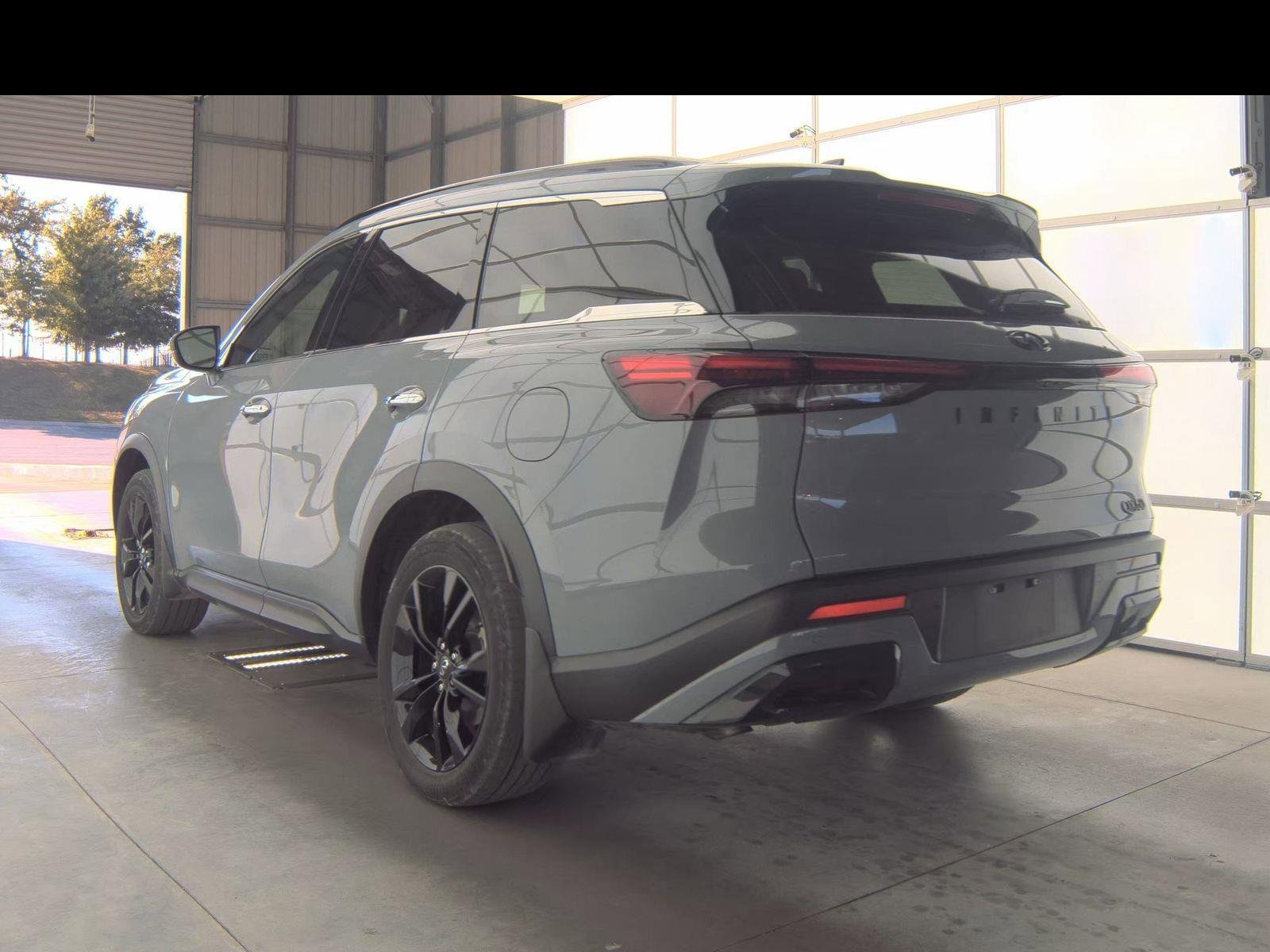 Certified 2025 INFINITI QX60 Luxe w/ Black Edition image 8