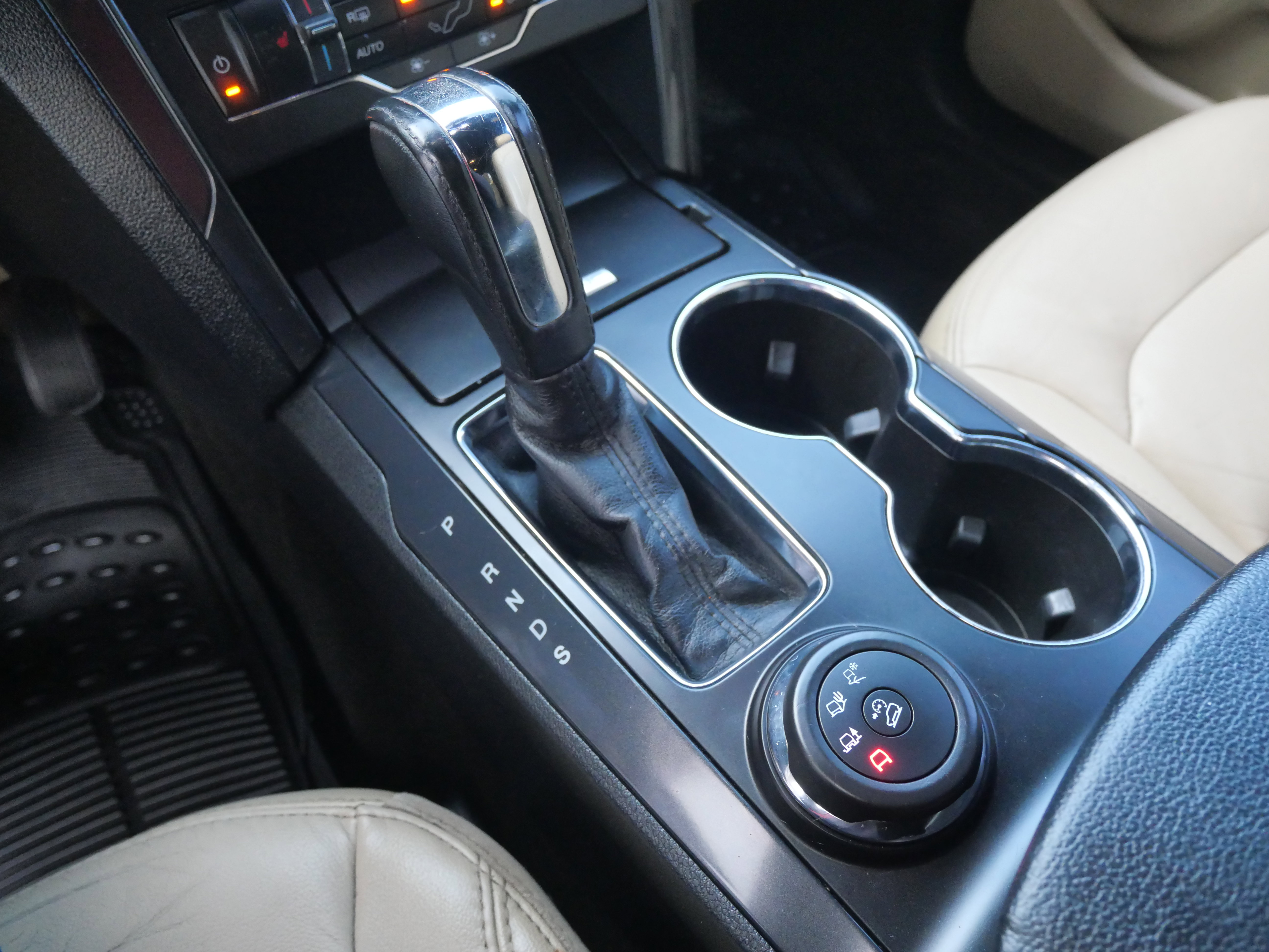 Used 2017 Ford Explorer XLT w/ Equipment Group 202A image 22