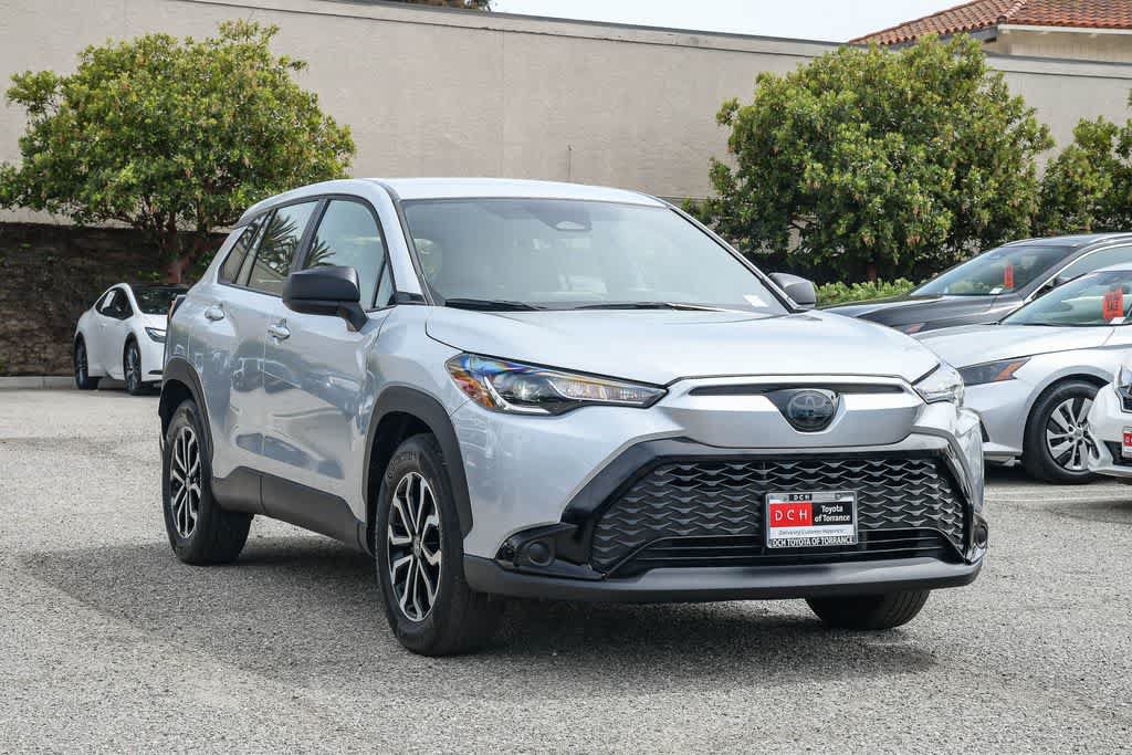 Used 2025 Toyota Corolla Cross AWD Hybrid video 3