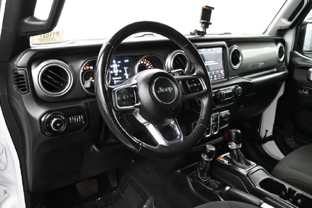 Used 2018 Jeep Wrangler Unlimited Sahara AWD/4WD image 7