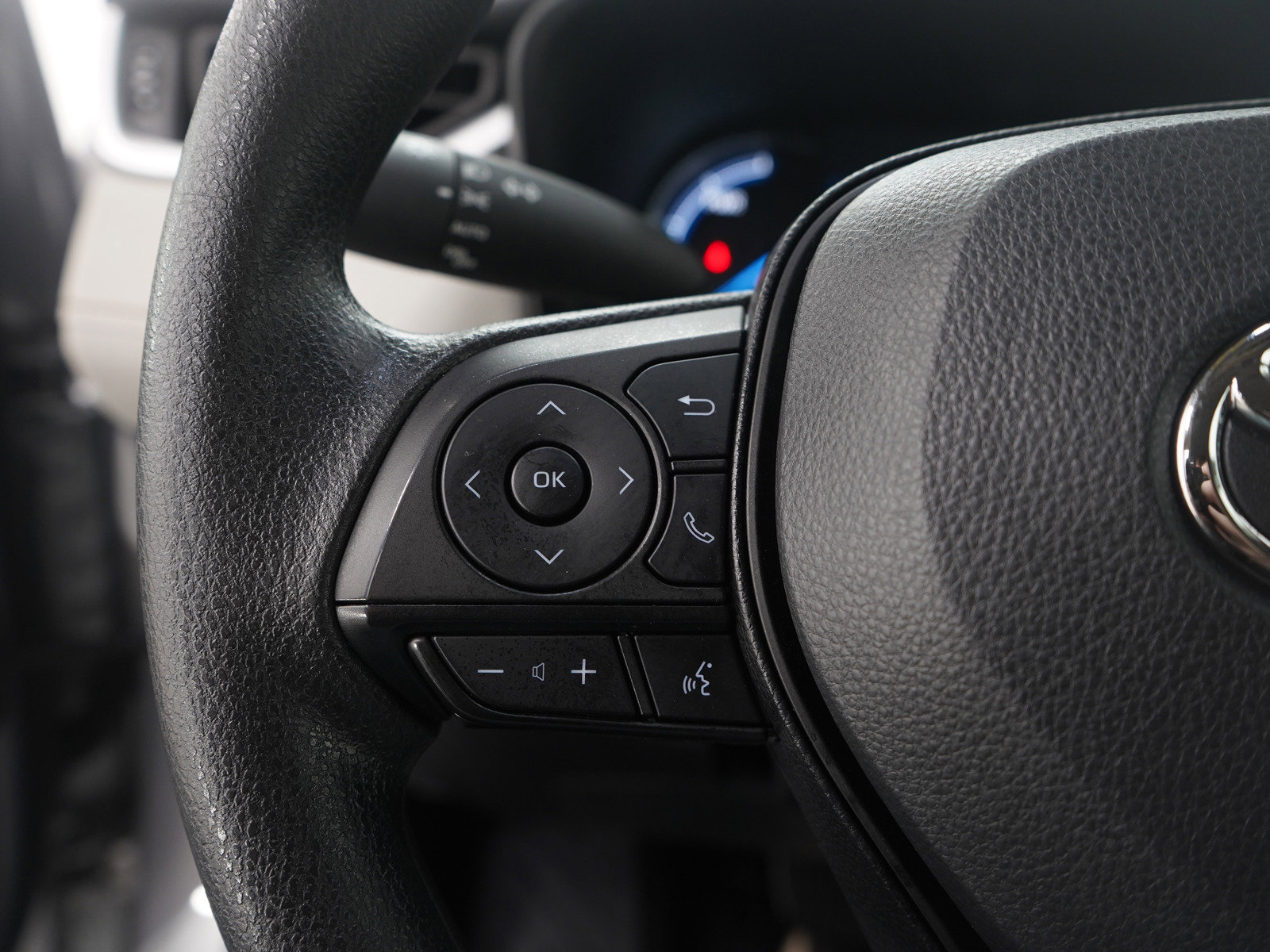 Used 2025 Toyota RAV4 XLE image 25