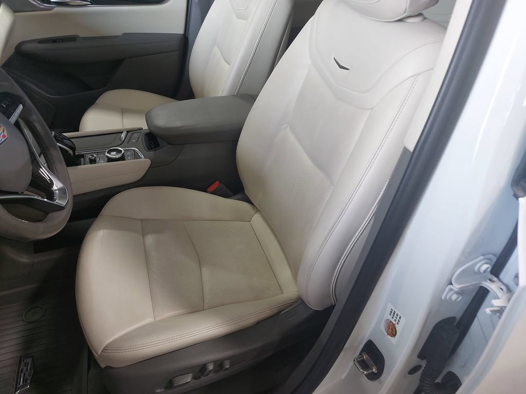 Used 2021 Cadillac XT6 Premium Luxury AWD/4WD image 16