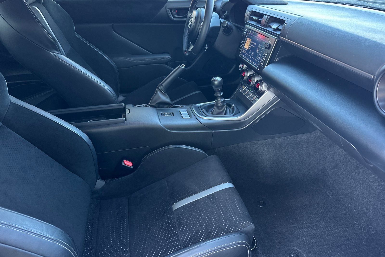 Used 2022 Toyota GR86 Premium w/ ALL Weather Mat Package (TMS) image 13