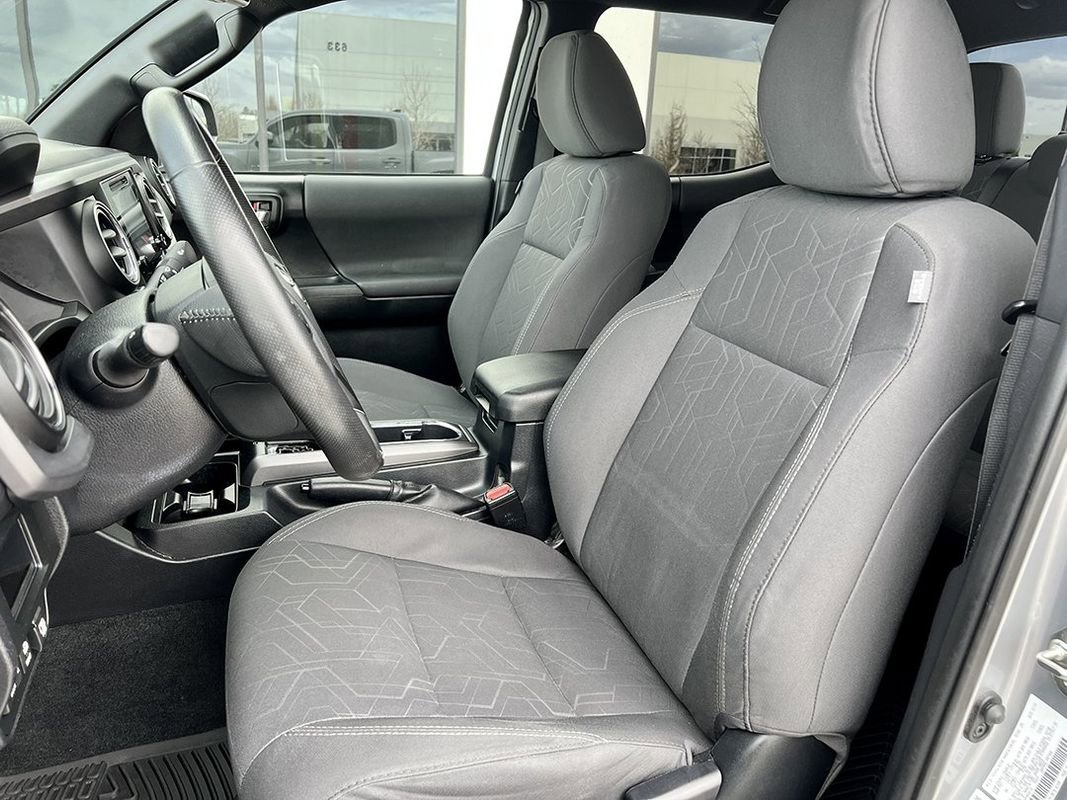 Used 2017 Toyota Tacoma TRD Off-Road image 8