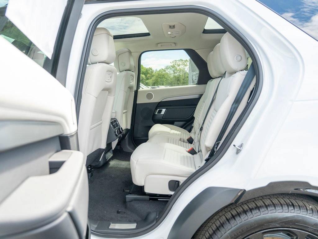 New 2025 Land Rover Discovery Dynamic SE image 20