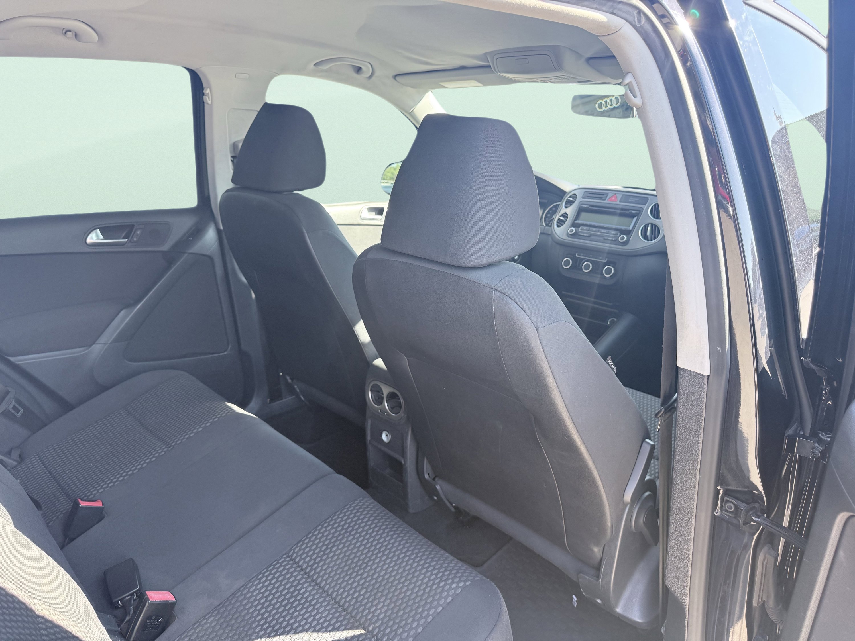 Used 2011 Volkswagen Tiguan S image 37