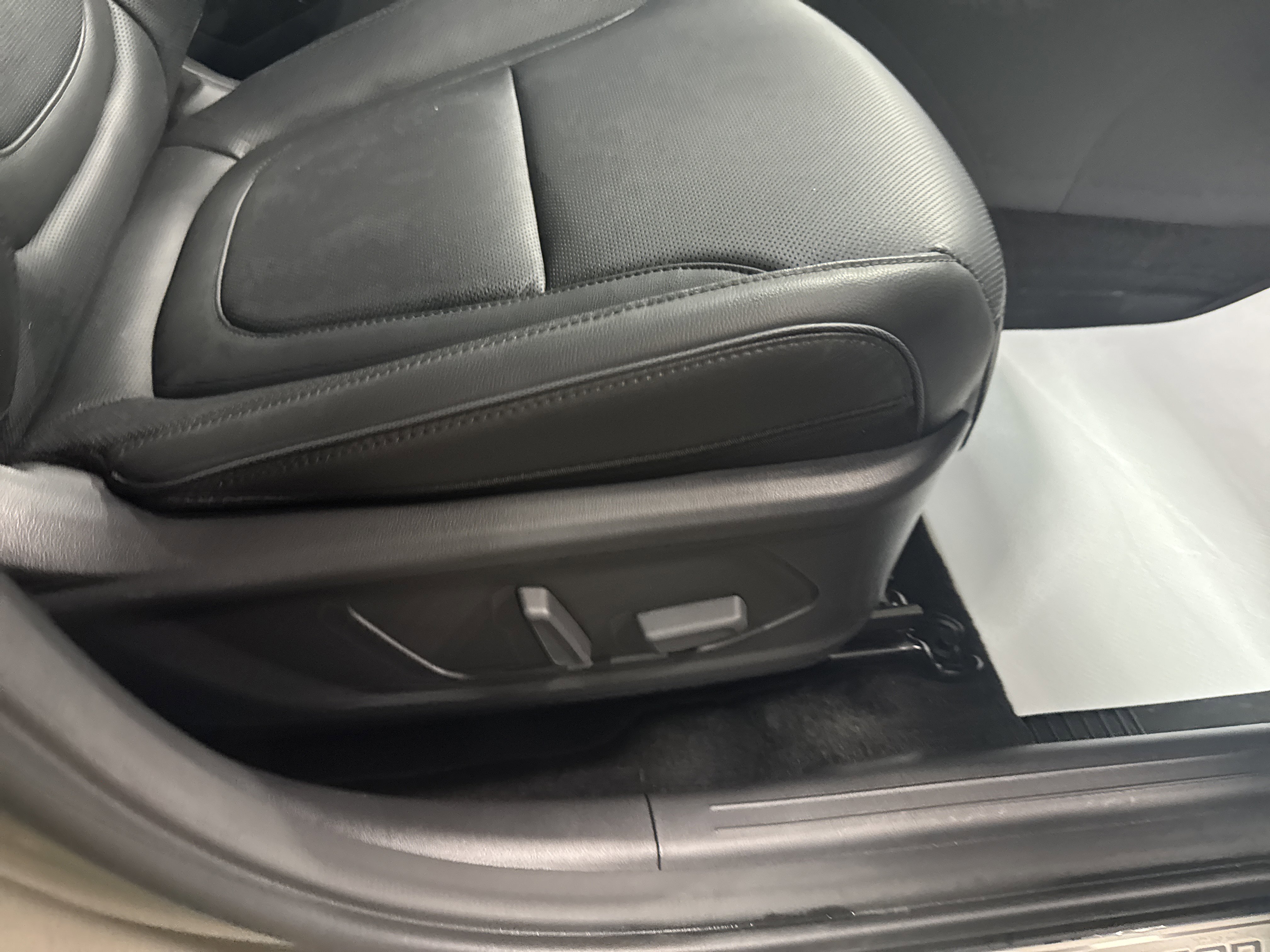 Used 2025 Hyundai Tucson Limited image 38